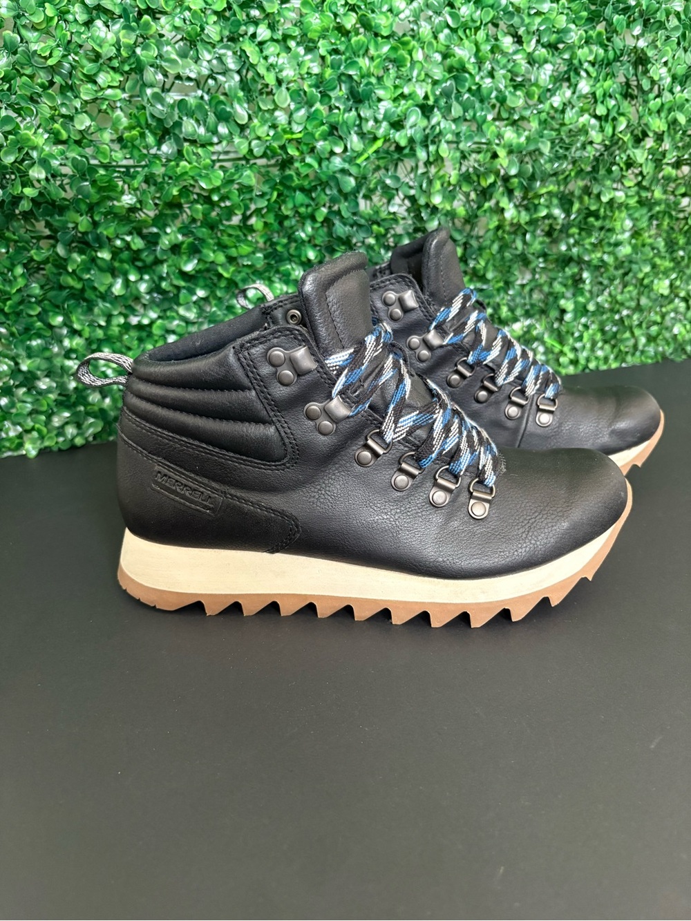 Merrell Alpine Black Lace-Up Hiking Boots with Chunky Tan Sawtooth Sole